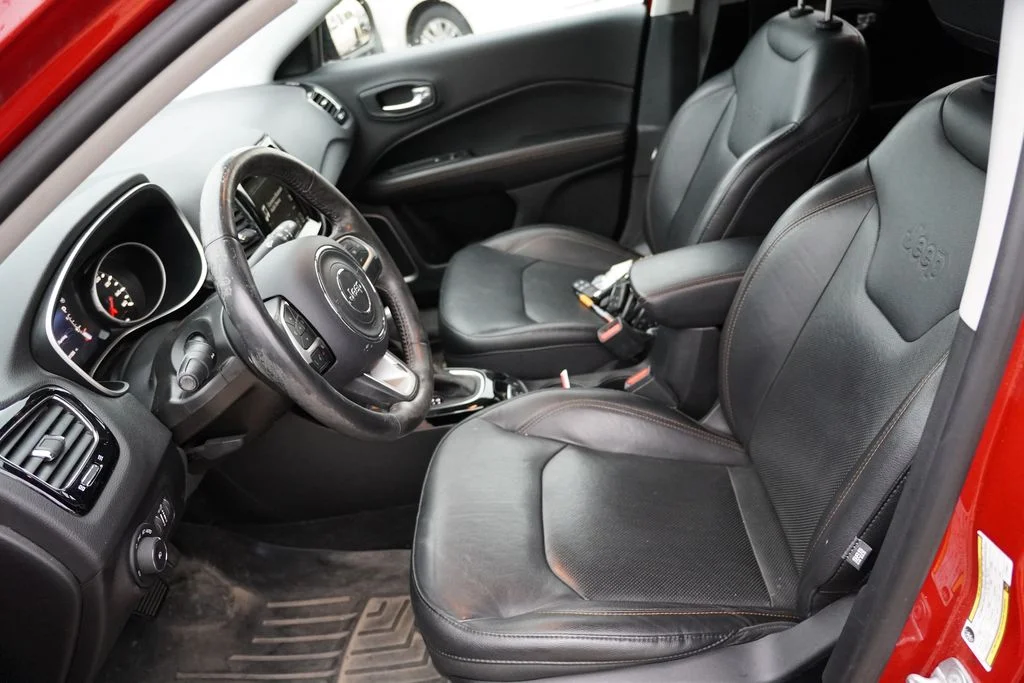 Certified Used 2018 Redline Pearlcoat Jeep Limited image 4