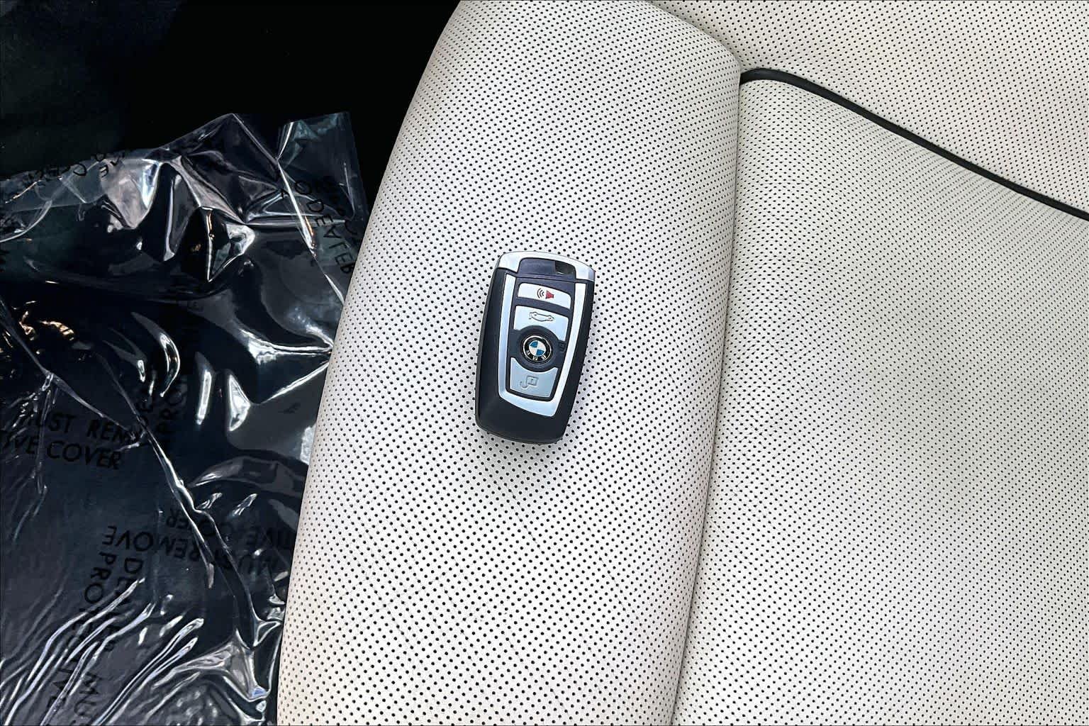 Used 2015  BMW 750Li xDrive image 13