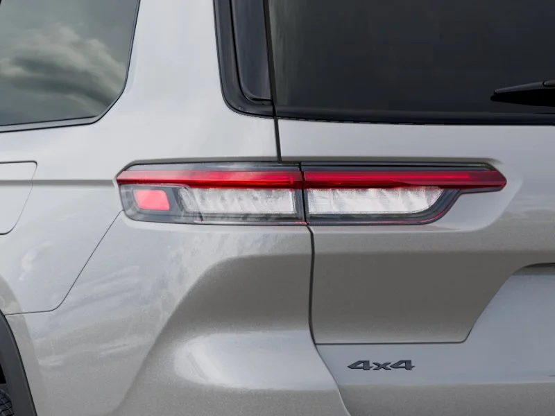 New 2025 Silver Zynith Exterior Paint Jeep Altitude image 35