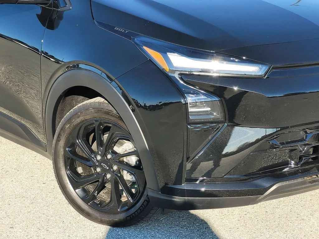 2027 Chevrolet Bolt RS - Photo 6