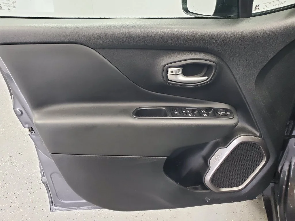 2023 Jeep Renegade Latitude - Photo 20
