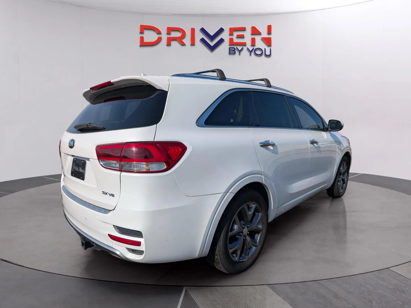Used 2017 Snow White Pearl Kia SX V6 image 5