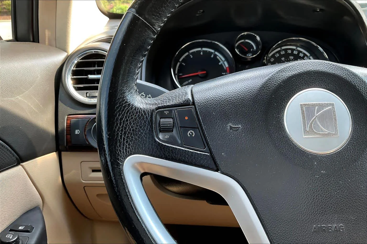 Used 2008 Ruby Red Saturn XR image 22