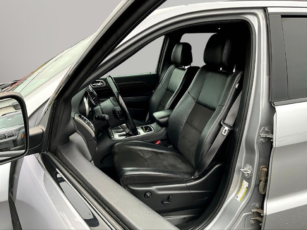 Used 2020 Silver Jeep Altitude image 24