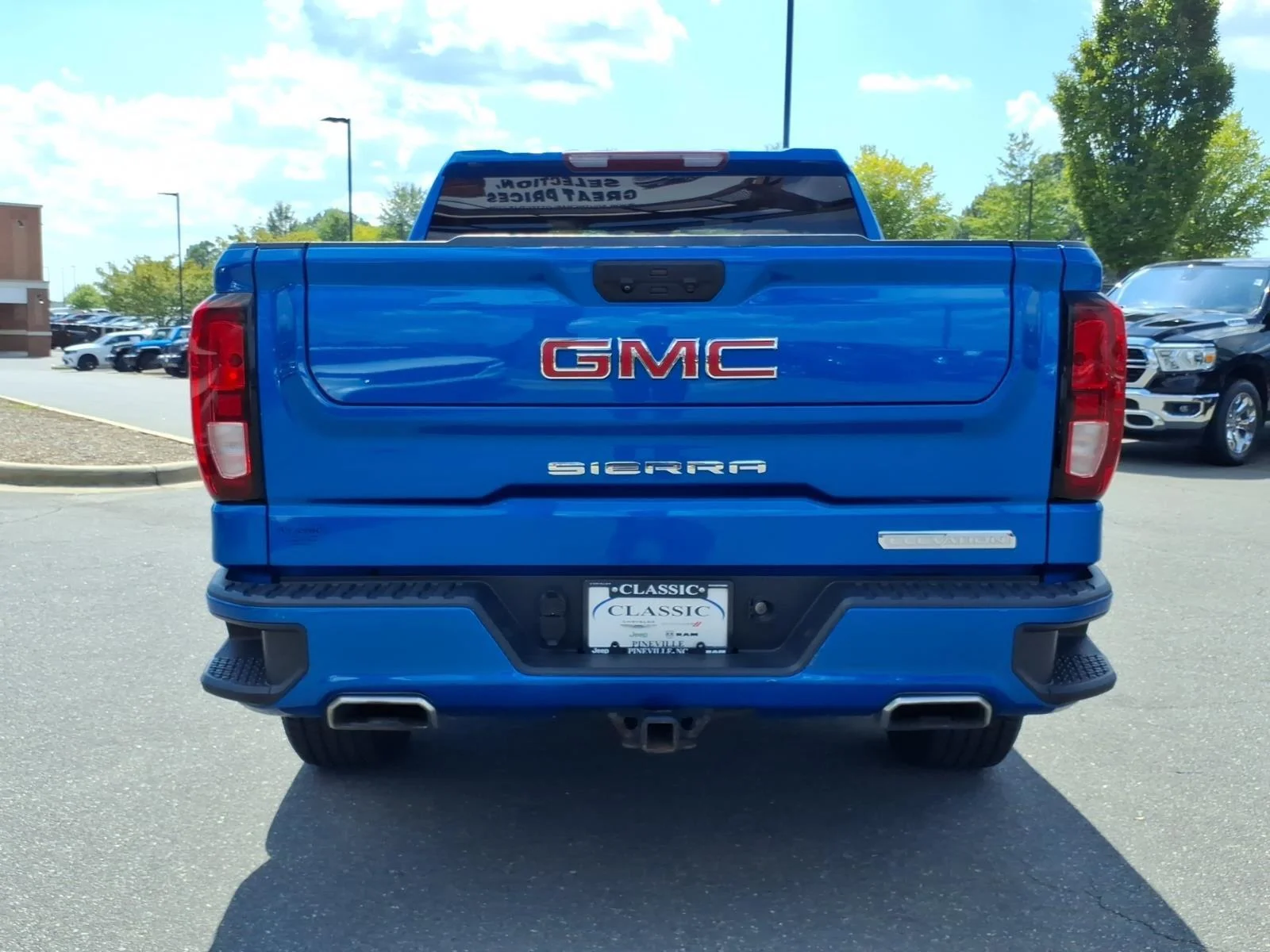 Used 2023 Dynamic Blue Metallic GMC Elevation image 15