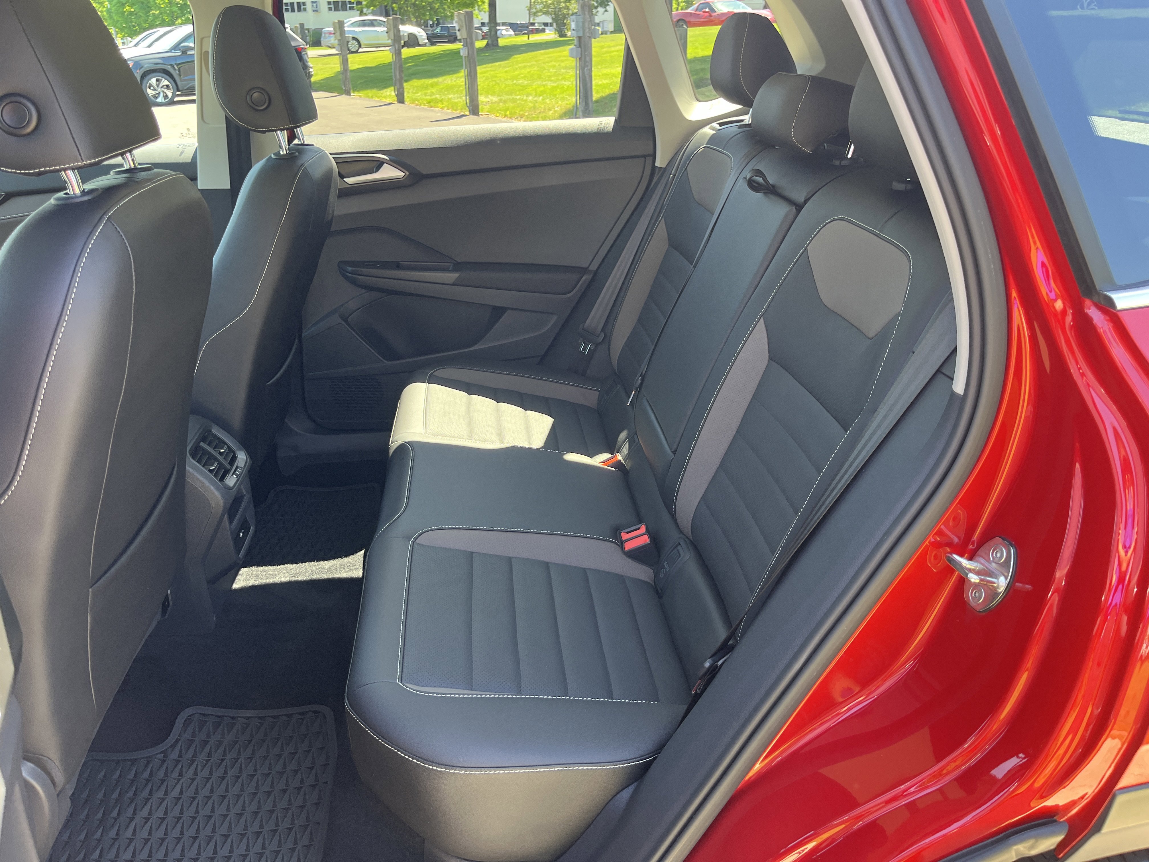 Used 2023 Kings Red Metallic Volkswagen SEL image 23