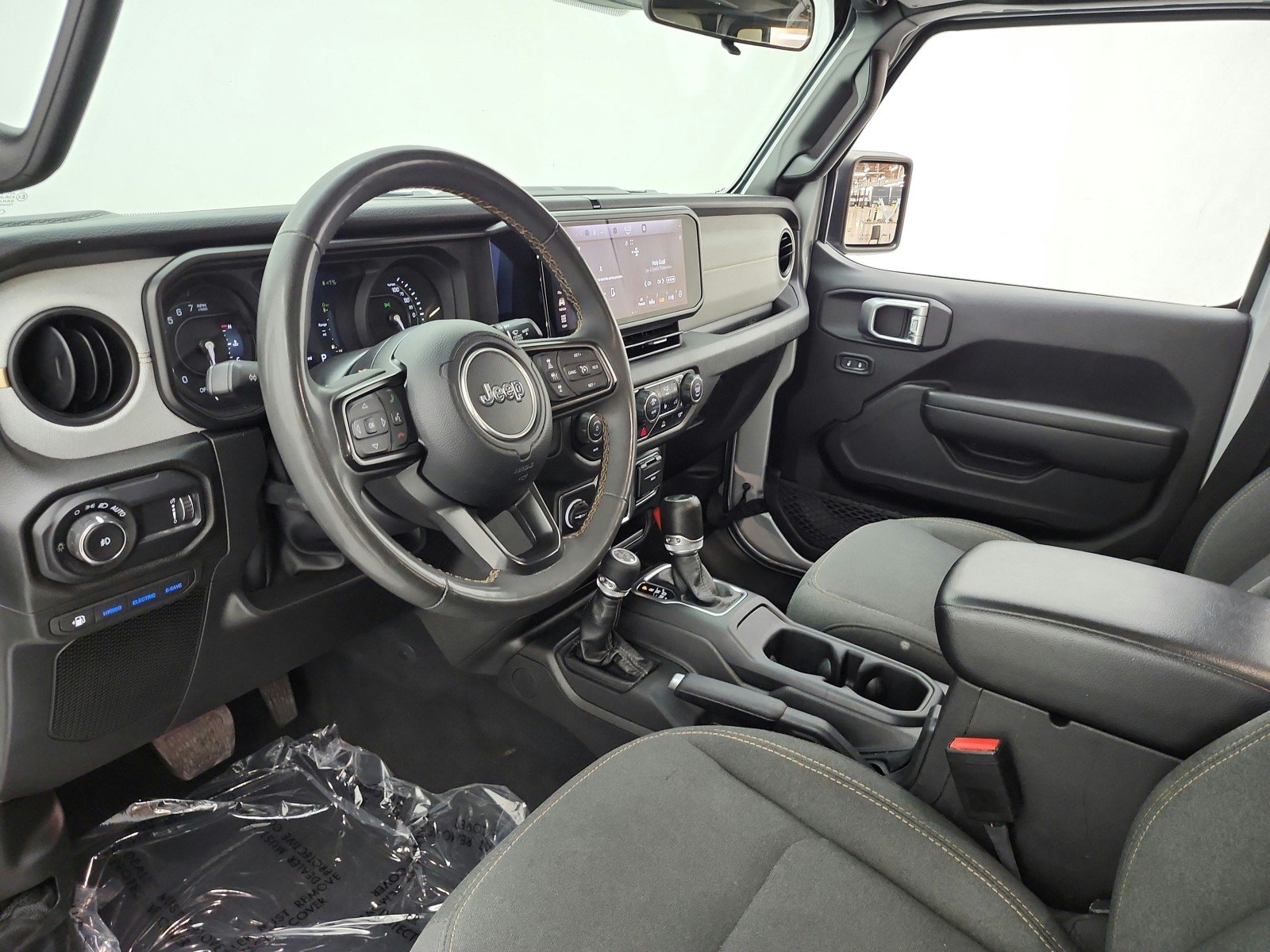 Used 2024 Silver Zynith Clearcoat Jeep Sport S image 12