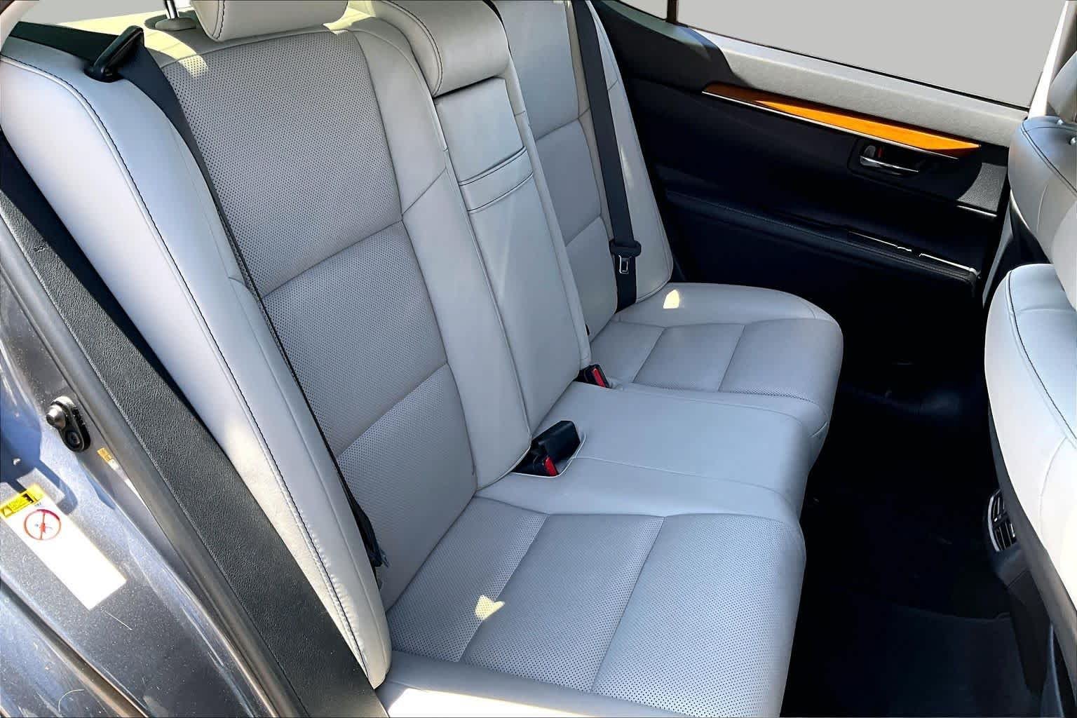 Used 2014 Nebula Gray Pearl Lexus Hybrid image 16