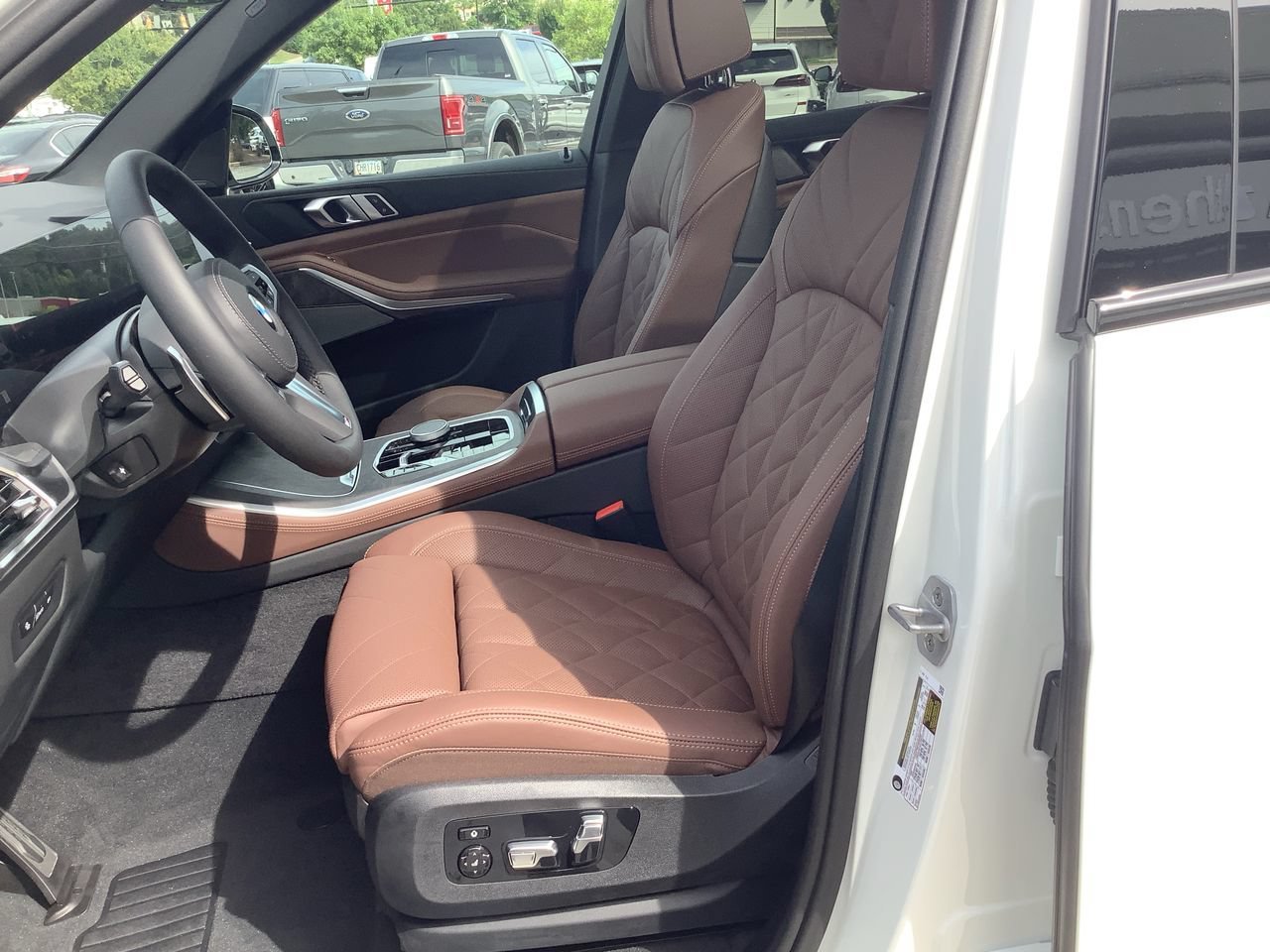 New 2026 Mineral White Metallic BMW sDrive40i image 14