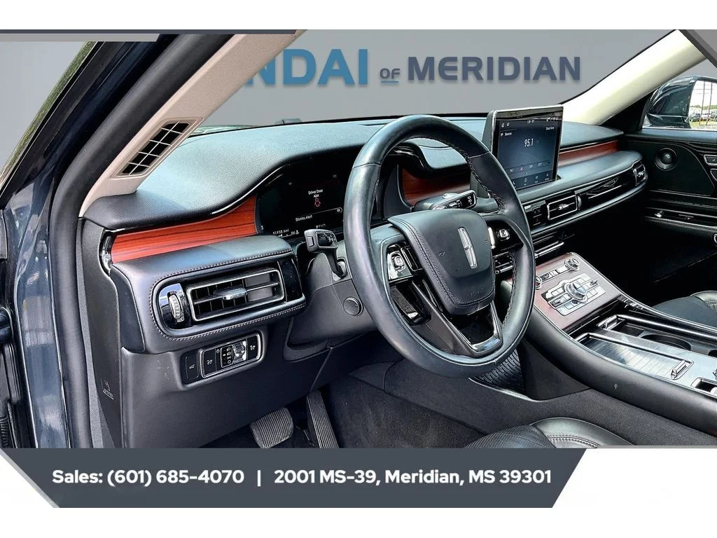 Used 2023 Flight Blue Metallic Clearcoat Lincoln Reserve image 12