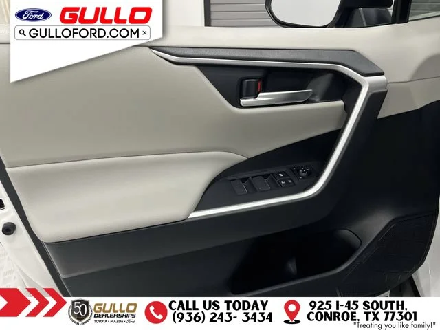 Used 2025 Ice Toyota XLE image 18