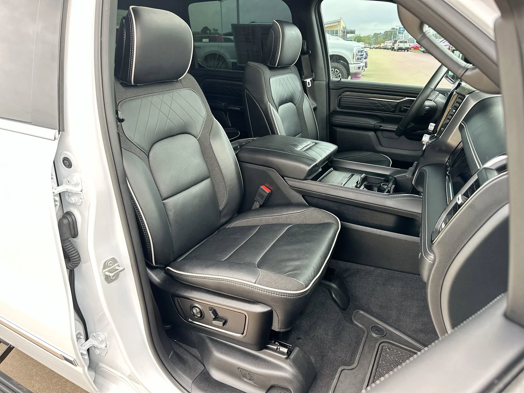 2025 RAM Ram 1500 Pickup Limited - Photo 24
