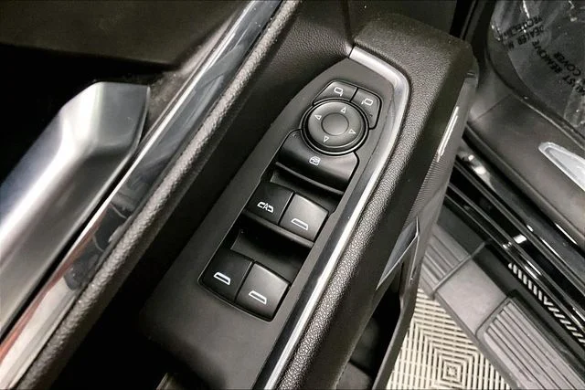Used 2024 Onyx Black GMC Elevation image 32