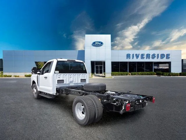 New 2027 Oxford White Ford F-350® XL image 5