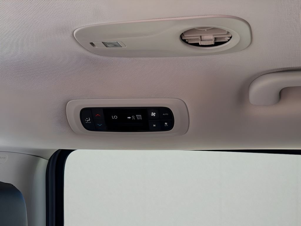 Used 2023 Silver Mist Clearcoat Chrysler Touring L image 16