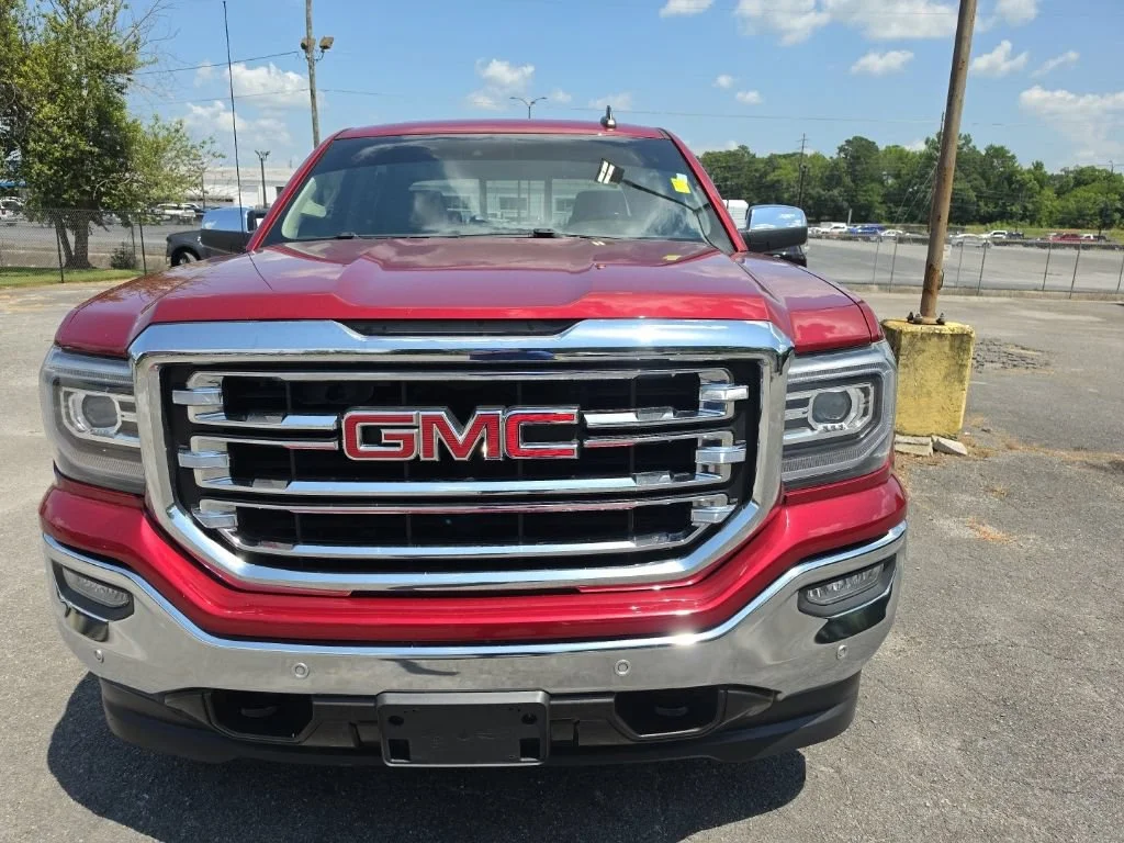 Used 2018 RED QUARTZ TINTCOAT GMC SLT image 2
