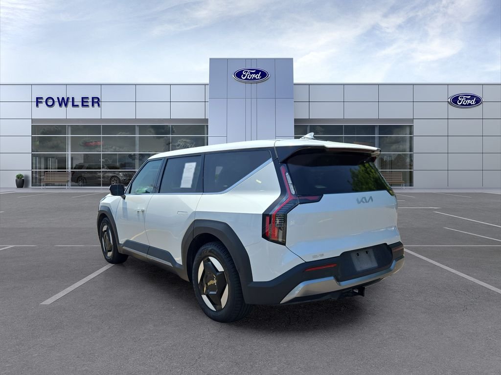 Used 2024 White Kia Light Long Range image 5