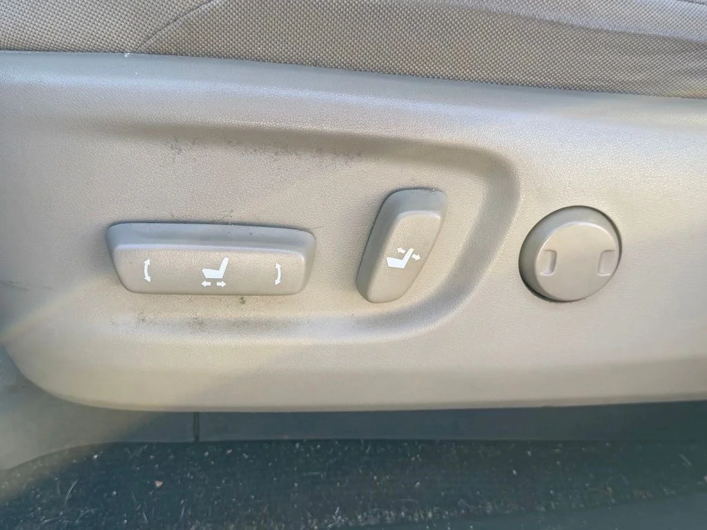 Used 2019 White Toyota SR5 image 19