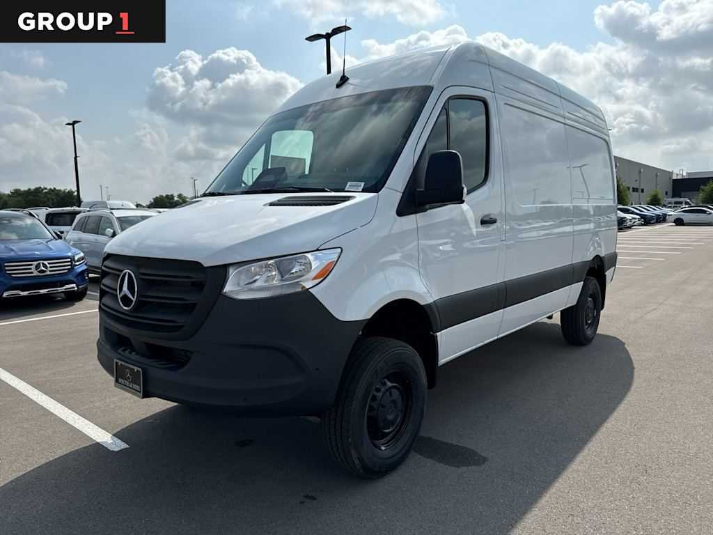 2025 Mercedes-Benz Sprinter 2500 144 WB HO Standard Roof 4x4's photo