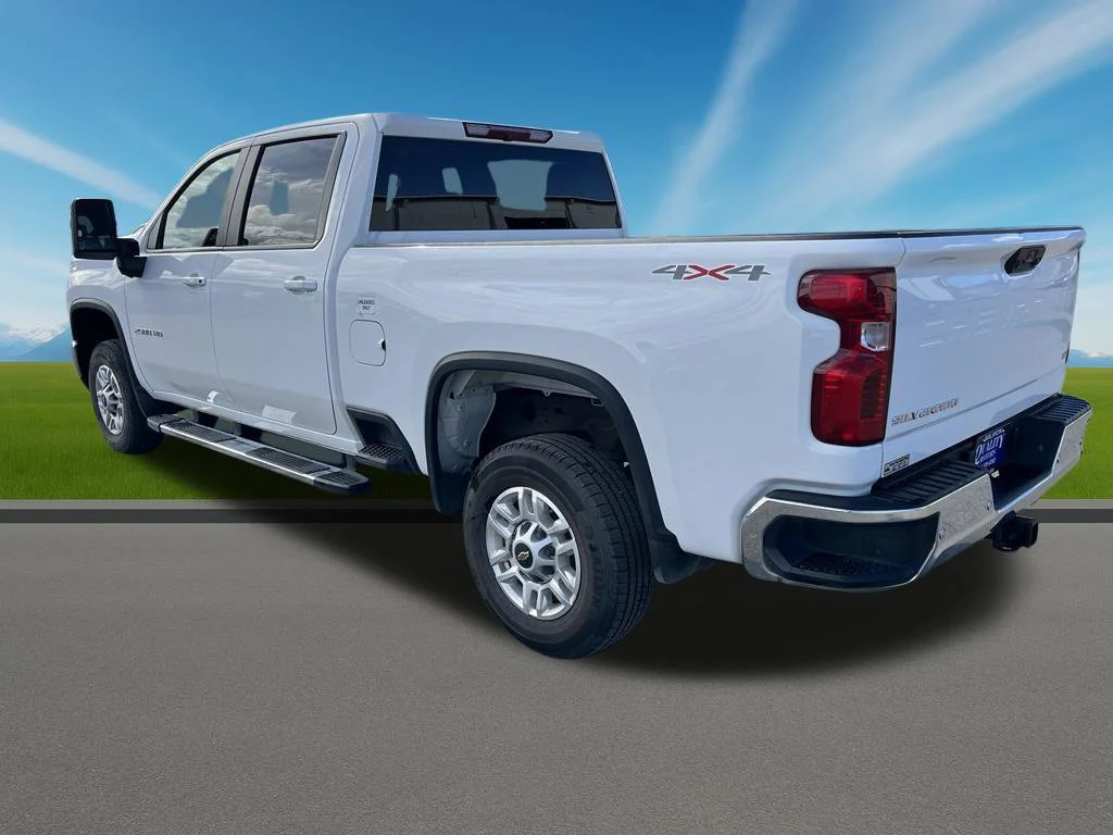 Used 2025 Summit White Chevrolet LT image 7