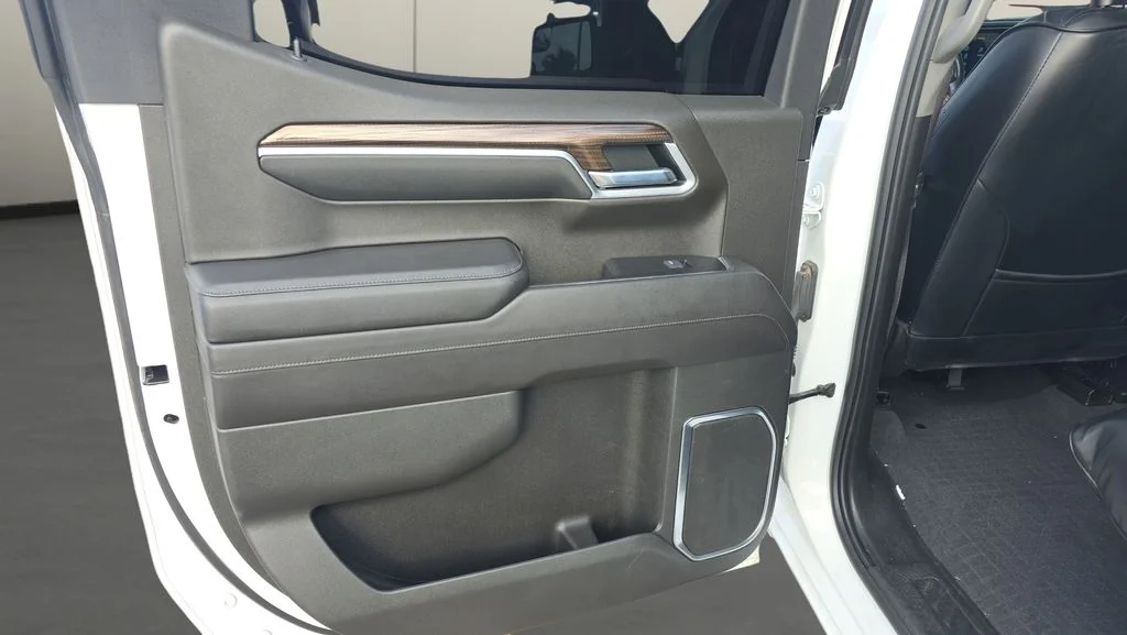 Used 2022 White Chevrolet LT image 15