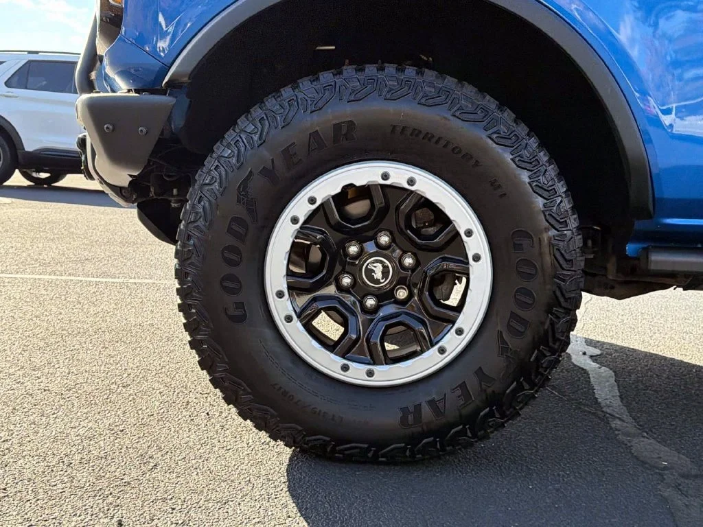 Used 2022 Velocity Blue Metallic Ford Wildtrak image 9