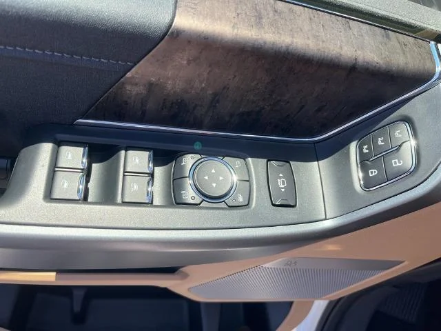 New 2026 Star White Metallic Tri-Coat Ford F-250® Lariat® image 42