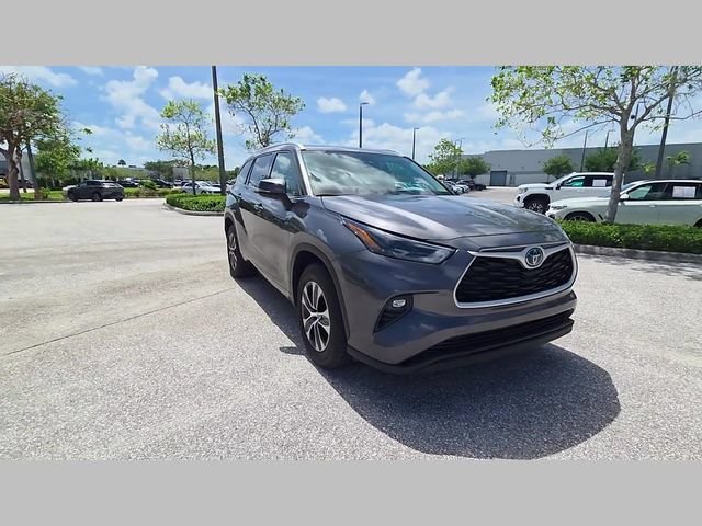 Used 2022 Magnetic Gray Metallic Toyota Hybrid XLE image 54