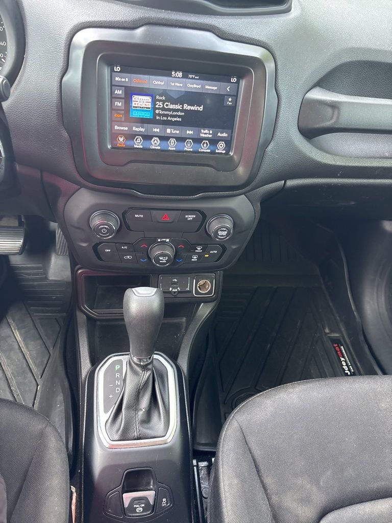 Used 2018 Gray Jeep Latitude image 19