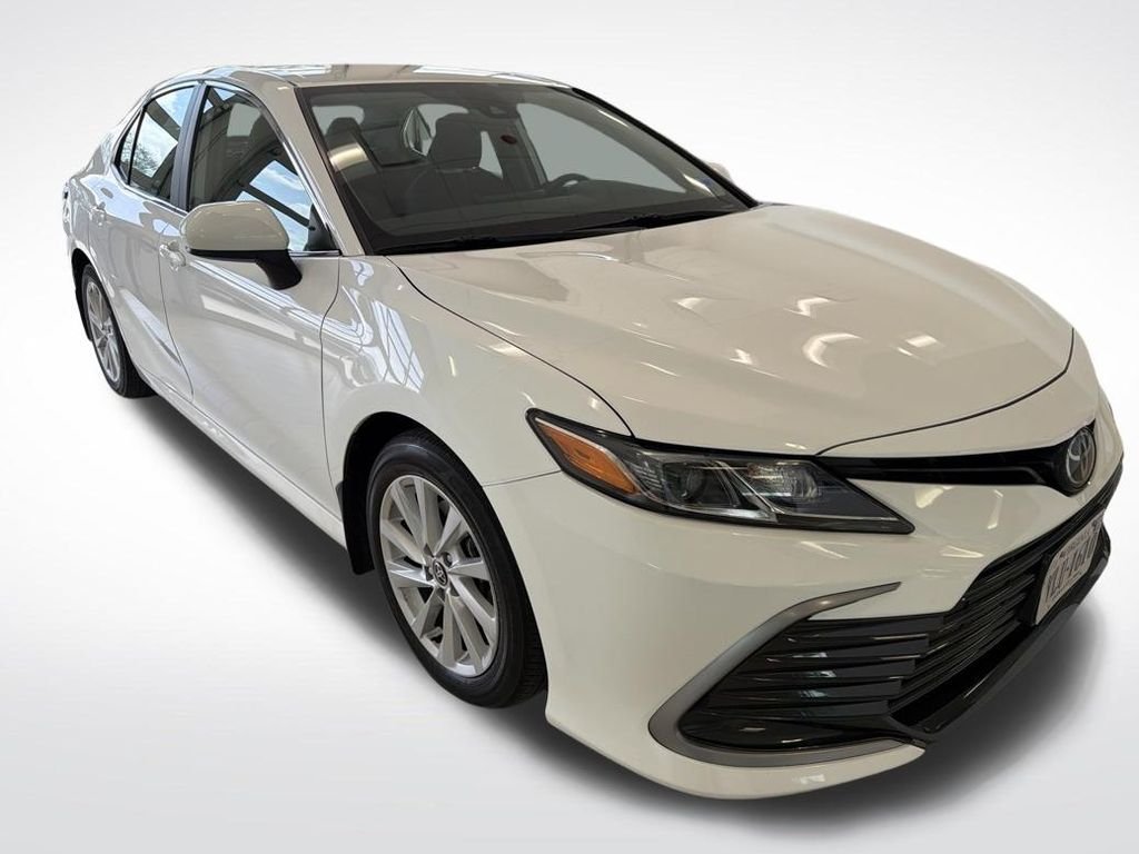 Used 2022 Wind Chill Pearl Toyota LE image 2