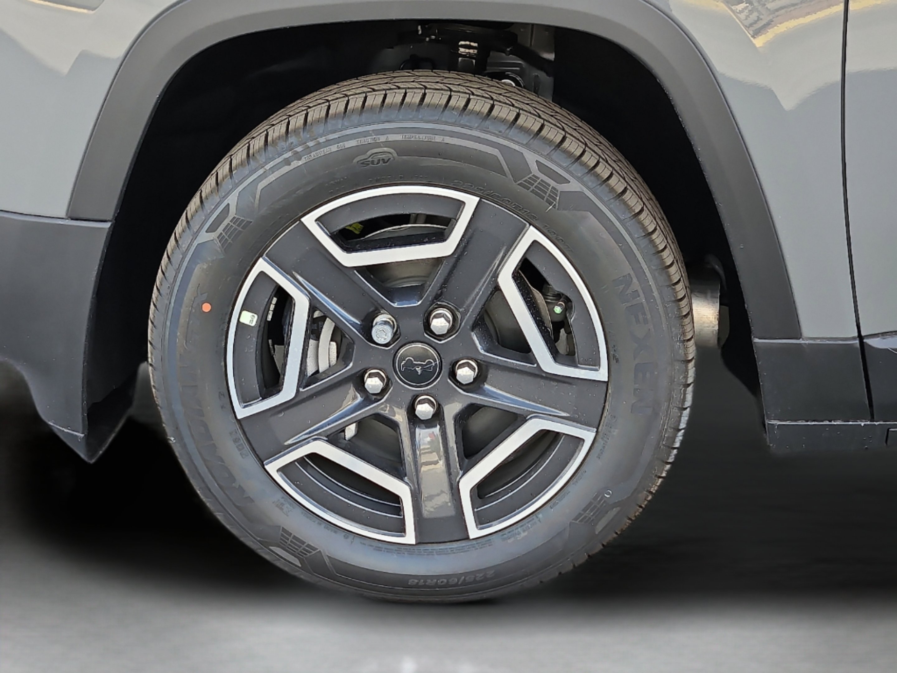 New 2026 Sting-Gray Clear-Coat Exterior Paint Jeep Laredo image 9