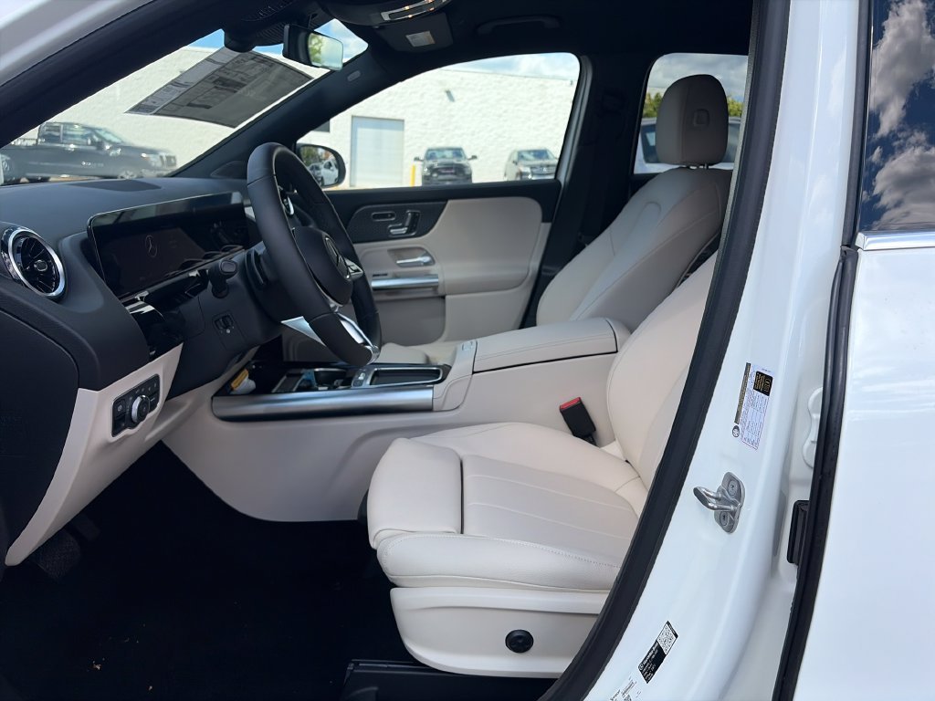 New 2026 Polar White Mercedes-Benz GLA 250 image 9