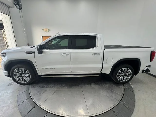 Used 2025 White Frost Tricoat GMC Denali image 15