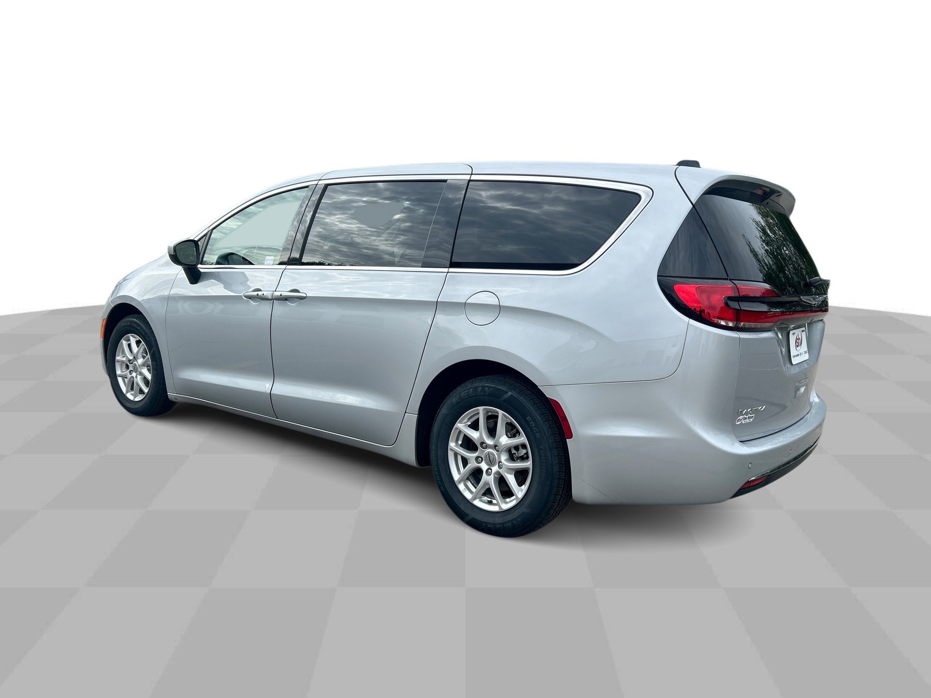 Used 2023 Silver Mist Clearcoat Chrysler Touring L image 6