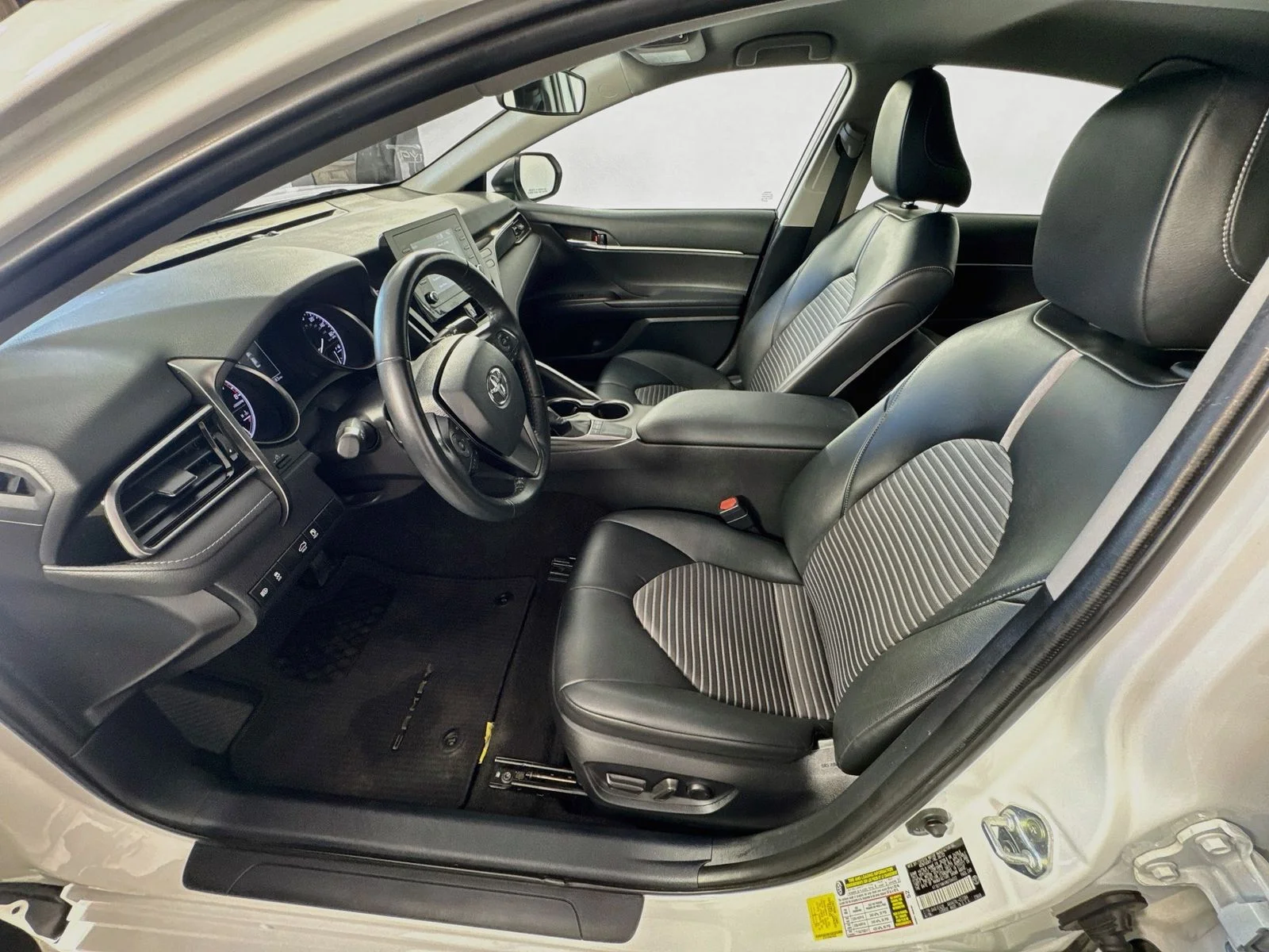 Certified Used 2022 White Toyota SE image 17