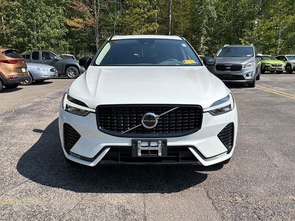 Used 2025 Crystal White Metallic Volvo Core image 13