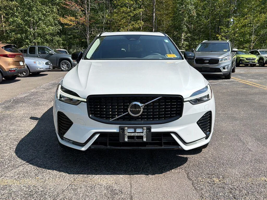 Used 2025 Crystal White Metallic Volvo Core image 13