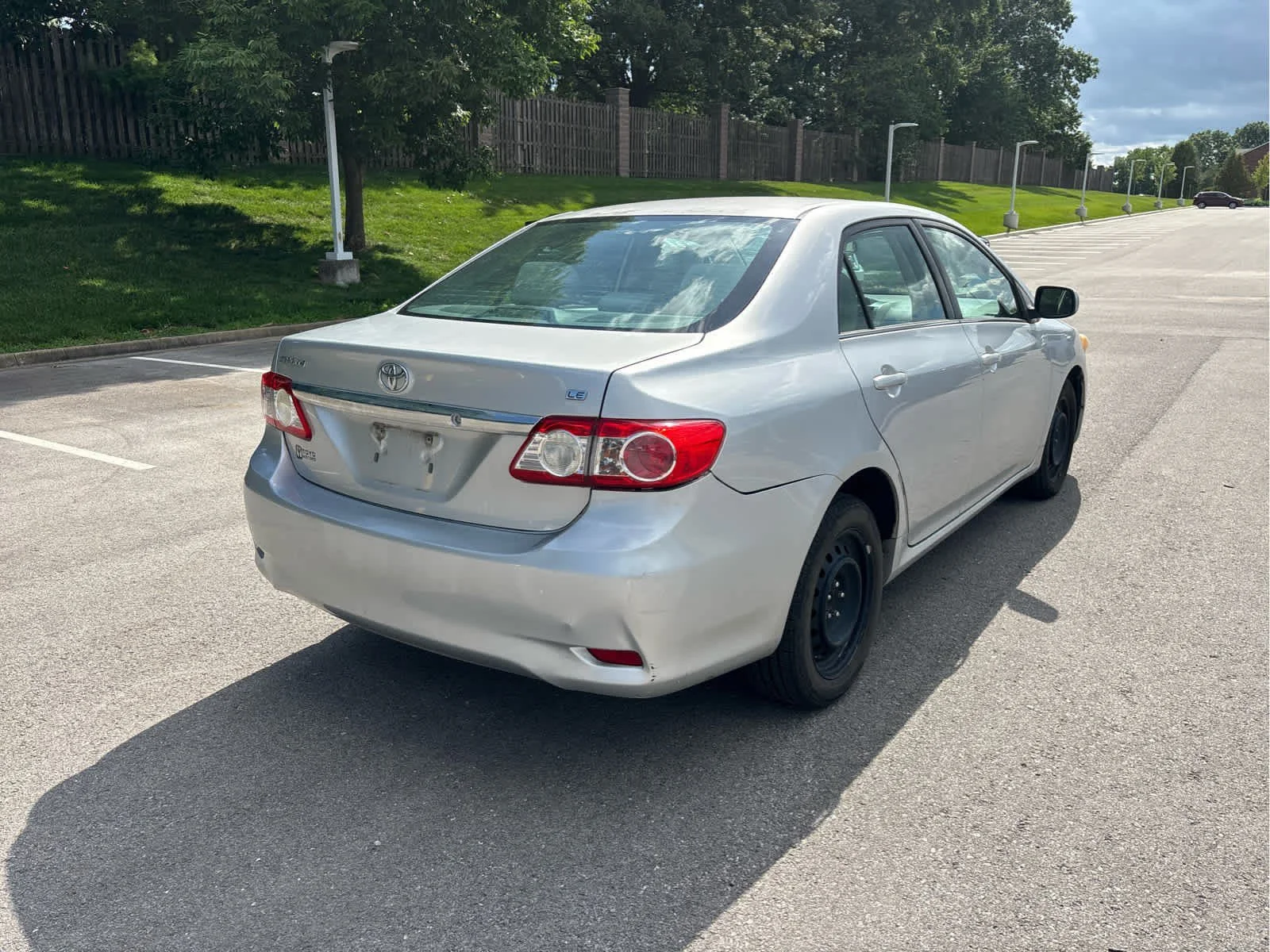 Used 2013 Classic Silver Metallic Toyota LE image 4