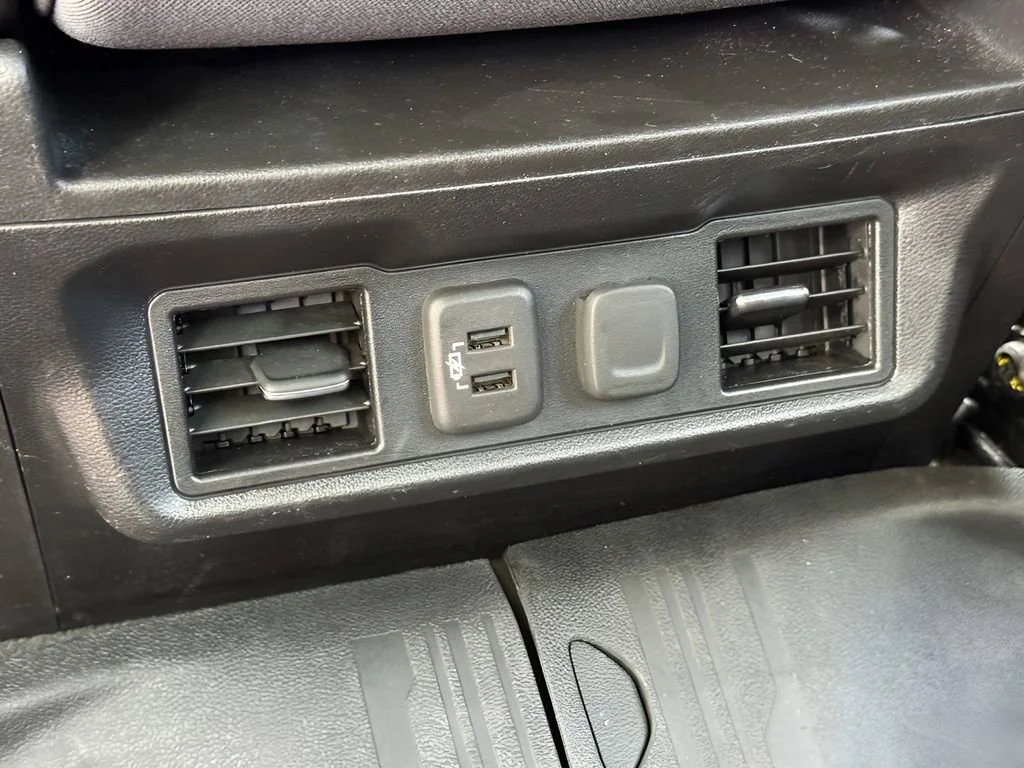 Used 2021 ONYX BLACK GMC Elevation image 17
