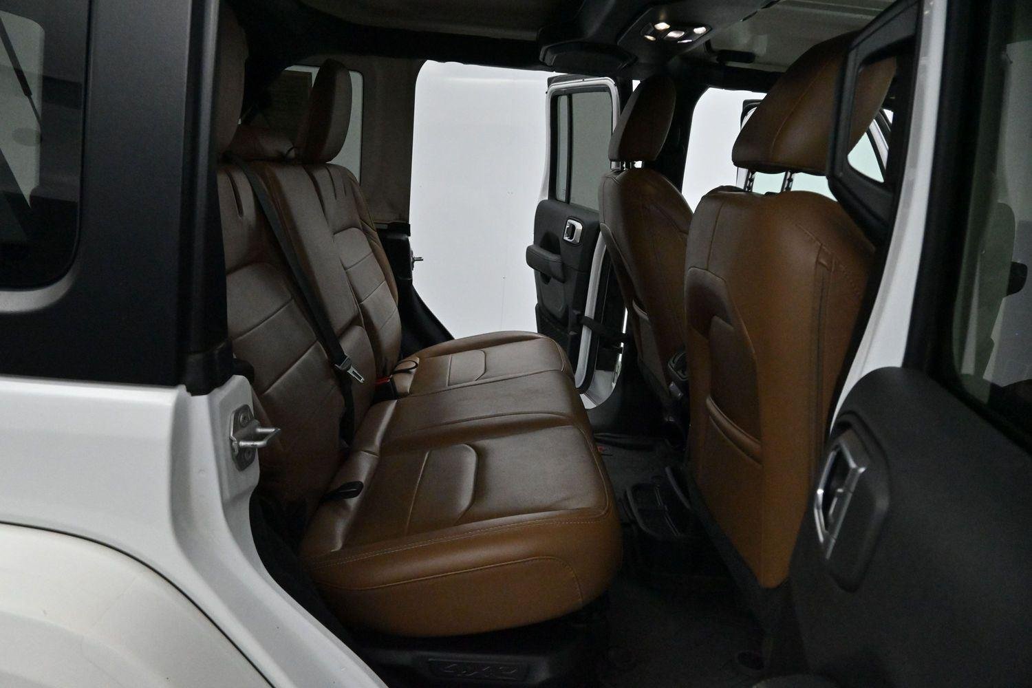 Used 2022 Bright White Clearcoat Jeep Unlimited Sahara image 31