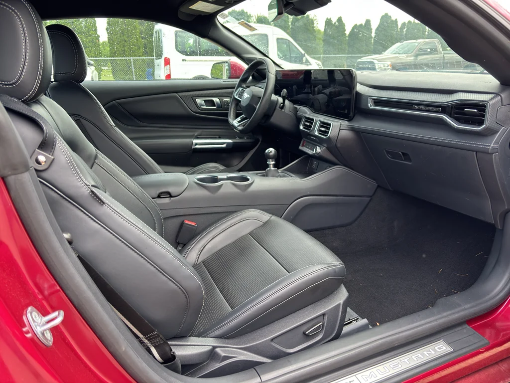 Used 2025 Molten Ford GT Premium image 11