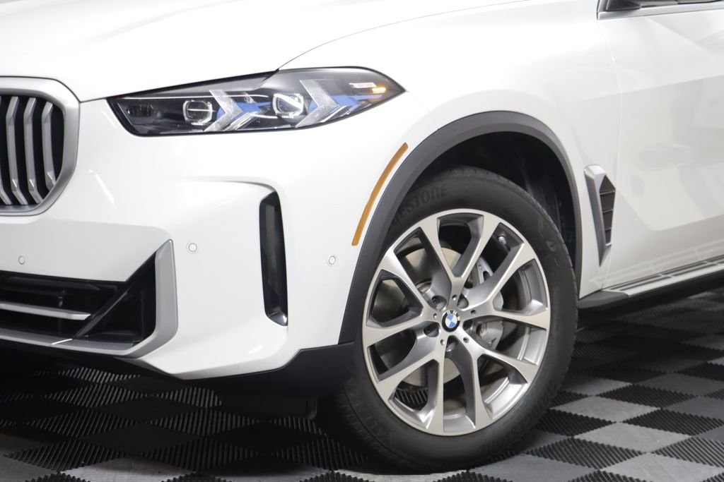 Certified Used 2026 Alpine White BMW xDrive40i image 3