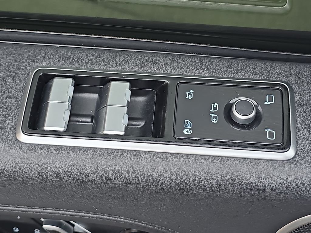 Used 2020 White Land Rover HSE image 30