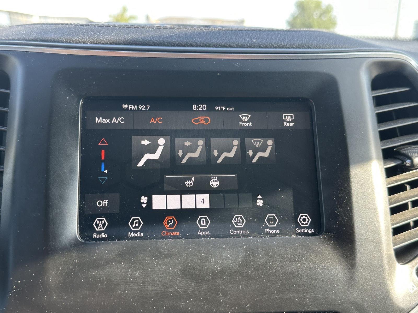 Used 2019 Diamond Black Crystal Pearlcoat Jeep Altitude image 10