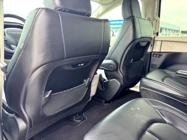 Used 2024 White Chrysler Select image 19
