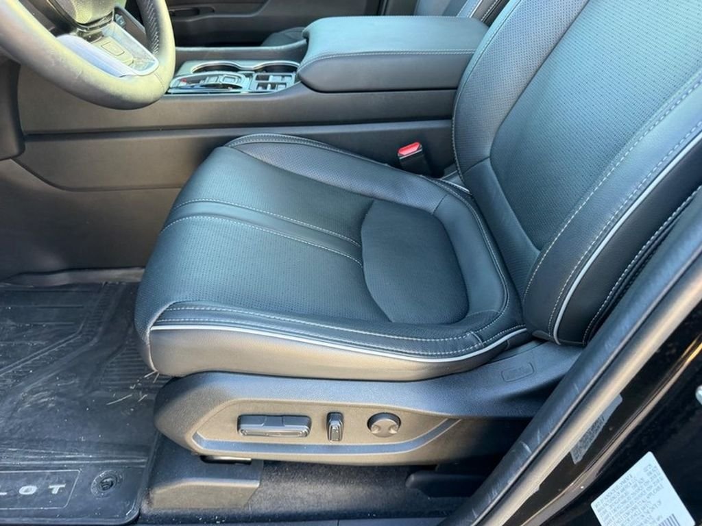 Used 2025 Crystal Black Pearl Honda AWD Elite image 24