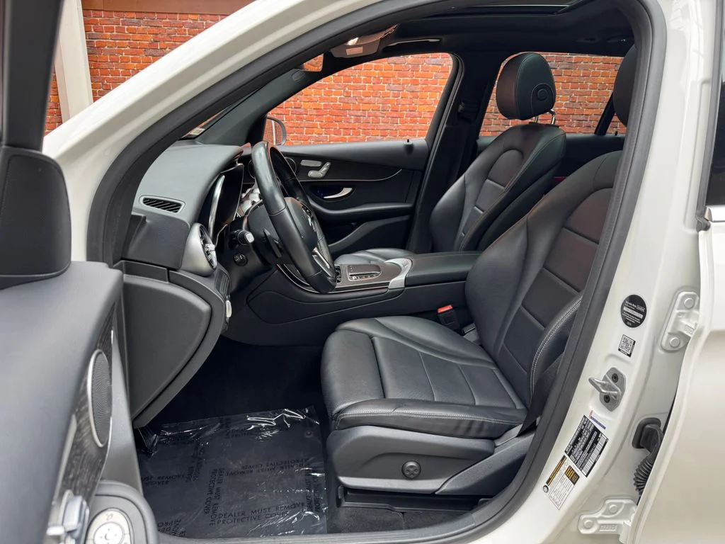 Used 2022 White Mercedes-Benz GLC 300 image 22