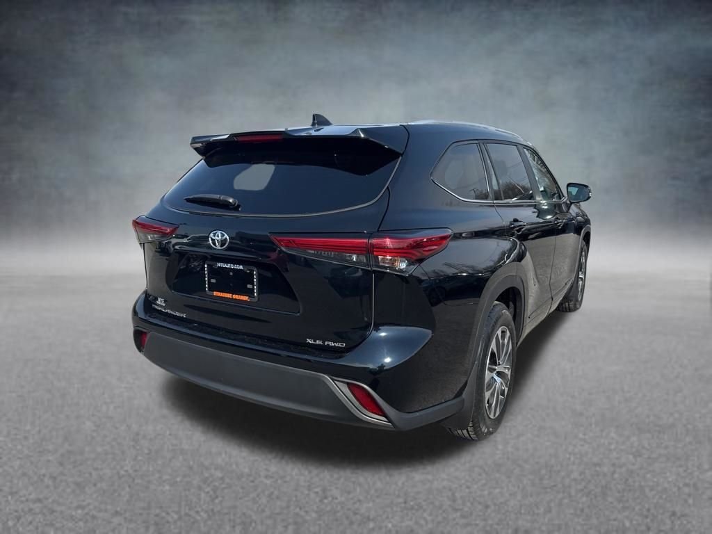 Used 2023 Midnight Black Metallic Toyota XLE image 5