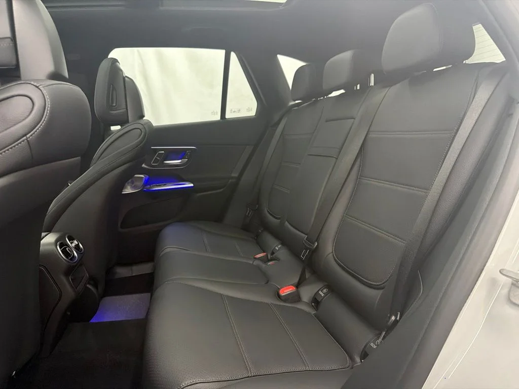 New 2027 White Mercedes-Benz GLC 300 image 23