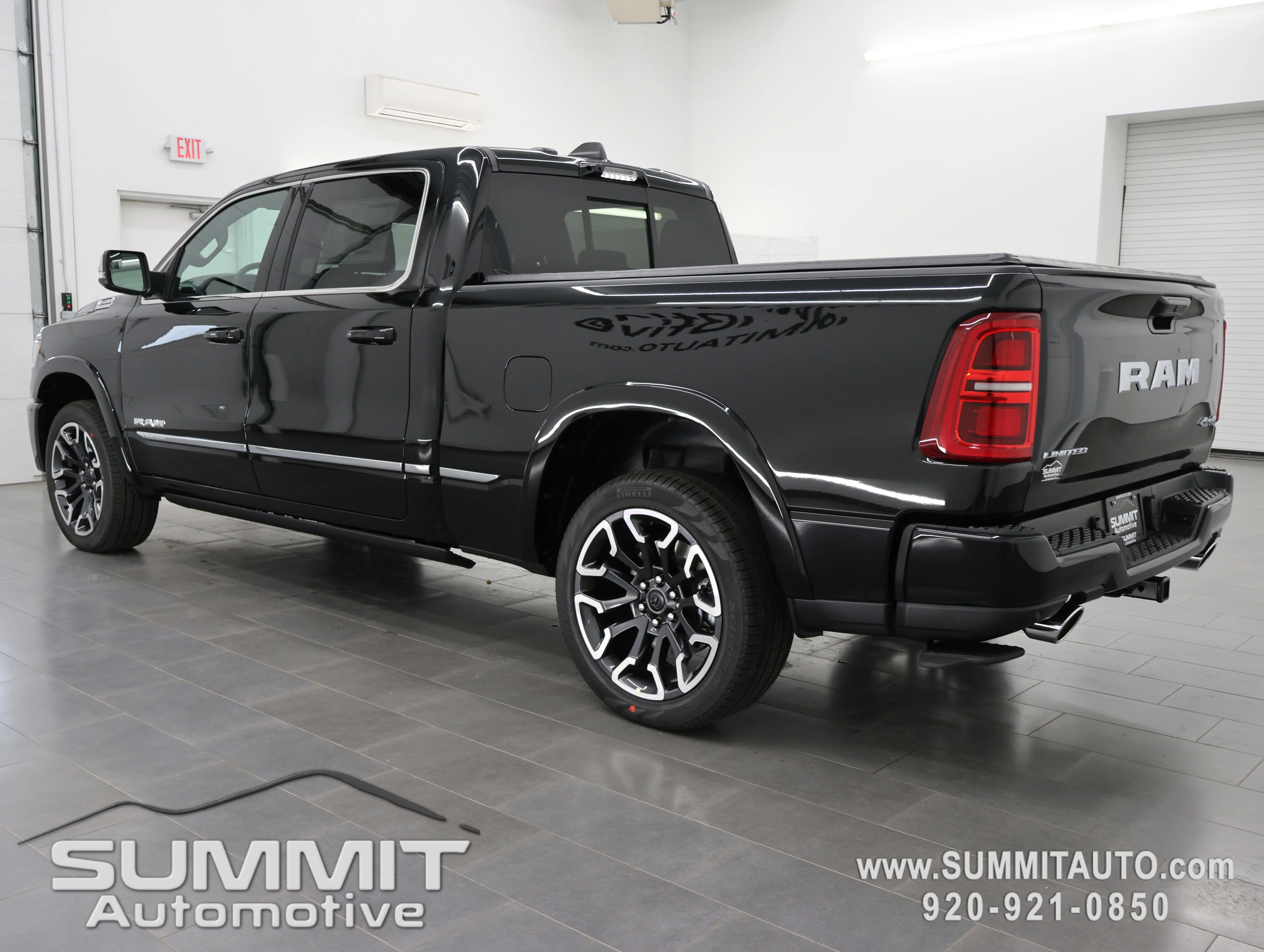 New 2026 Diamond Black Crystal Pearl-Coat Exterior Paint RAM Limited image 6